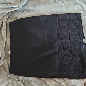 Talbots size 6 black.pencil.skirt with beautiful decorative bottom